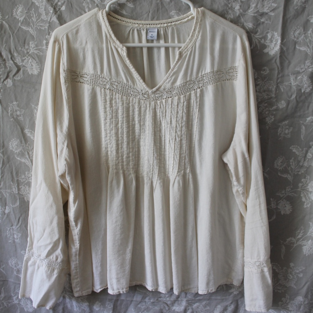 Old Navy / embroidered ivory top / size XL